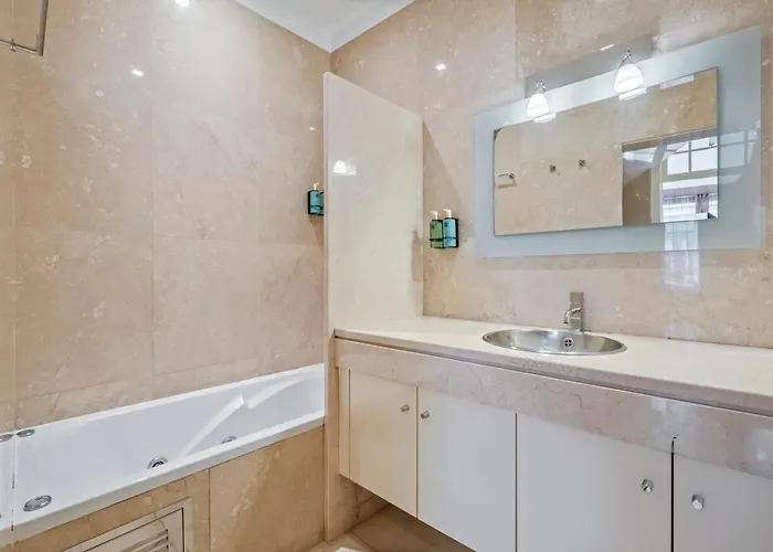 Diniz By Madeira Dream * 丰沙尔